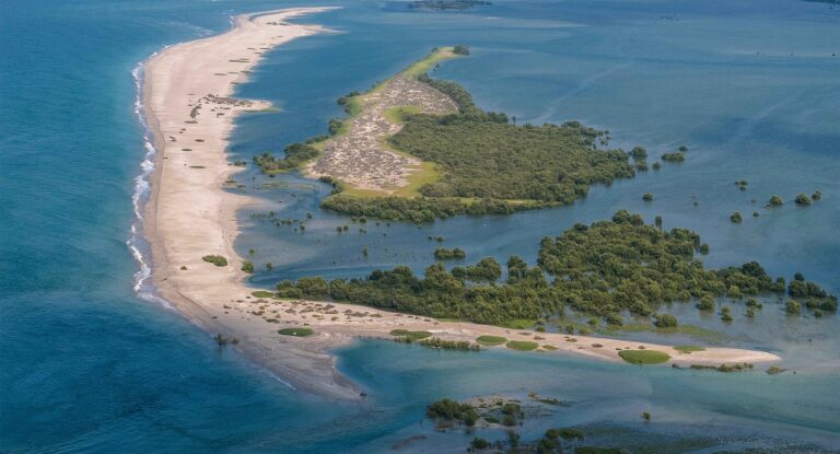 The peninsula, its beach and the mangroves from above, Anantara Mina Al Arab Ras Al Khaimah Resort