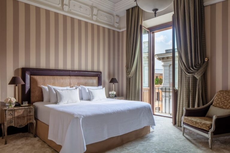 A Classic Room with Balcony, Anantara Palazzo Naiadi Rome Hotel