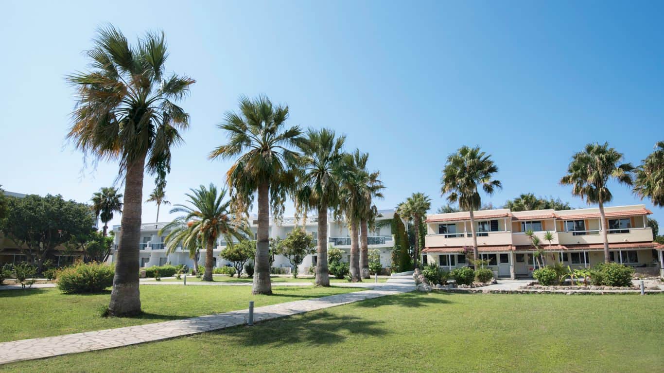 Garden bungalows among the palms, Atlantis Hotel