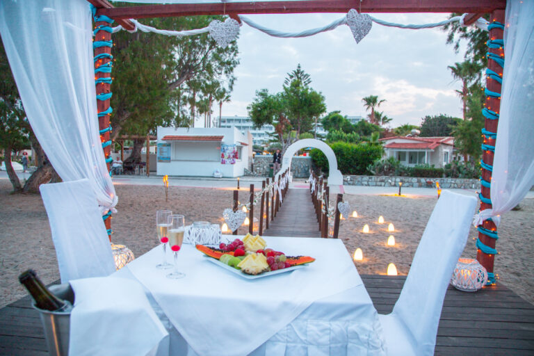 A dinner for two by the sea, Atlantis Hotel