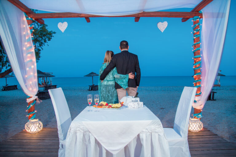 A couple at a beach dinner table, Atlantis Hotel