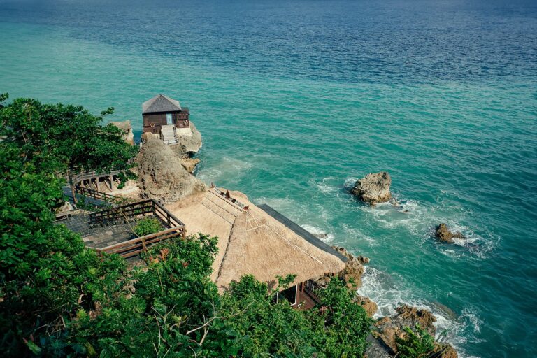 Spa on the Rocks above the sea, Ayana Estate Bali