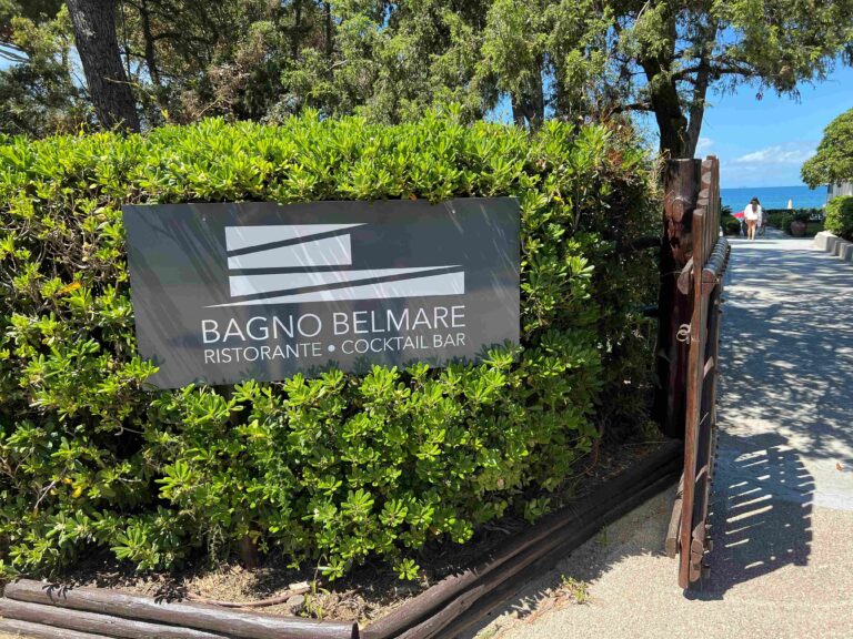 The garden path to Bagno Belmare, the resort's beach club and restaurant on the sand, Baglioni Resort Cala del Porto