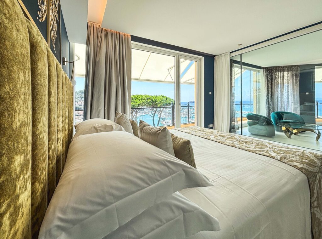 Junior & Sea View Suites