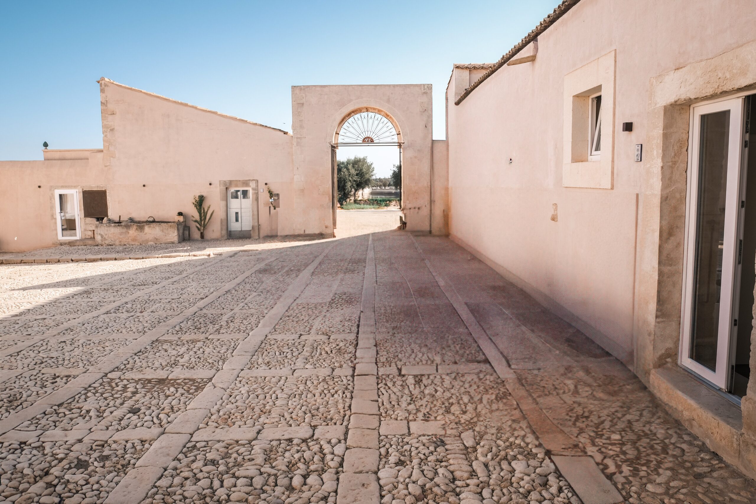 Cobbled passage along the baglio towards the arched gate, Ballium Luxury Relais