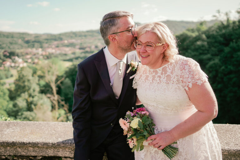 Newlyweds on a terrace above the green hills, Villa Semenza, Lecco, Barbara Zanon Photography