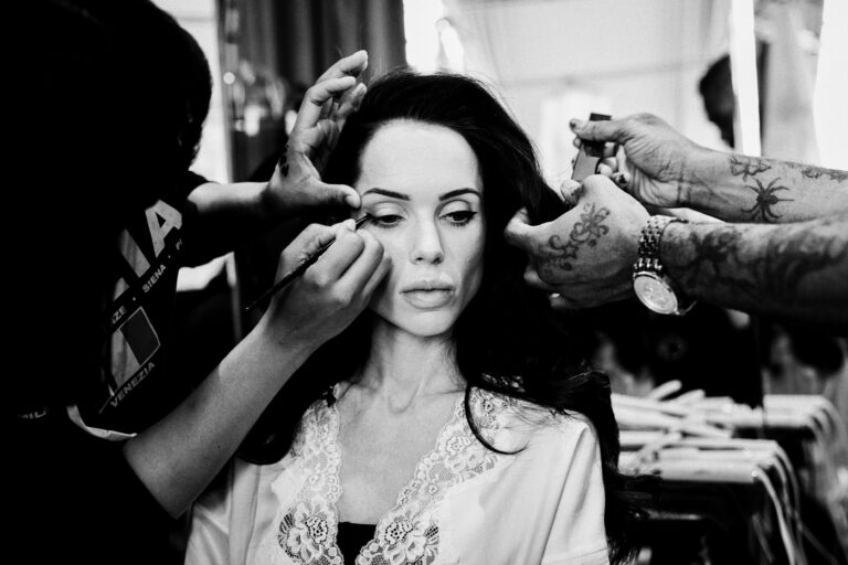 Make-up before the ceremony, getting ready at Hotel Venice Venice, Barbara Zanon Photography