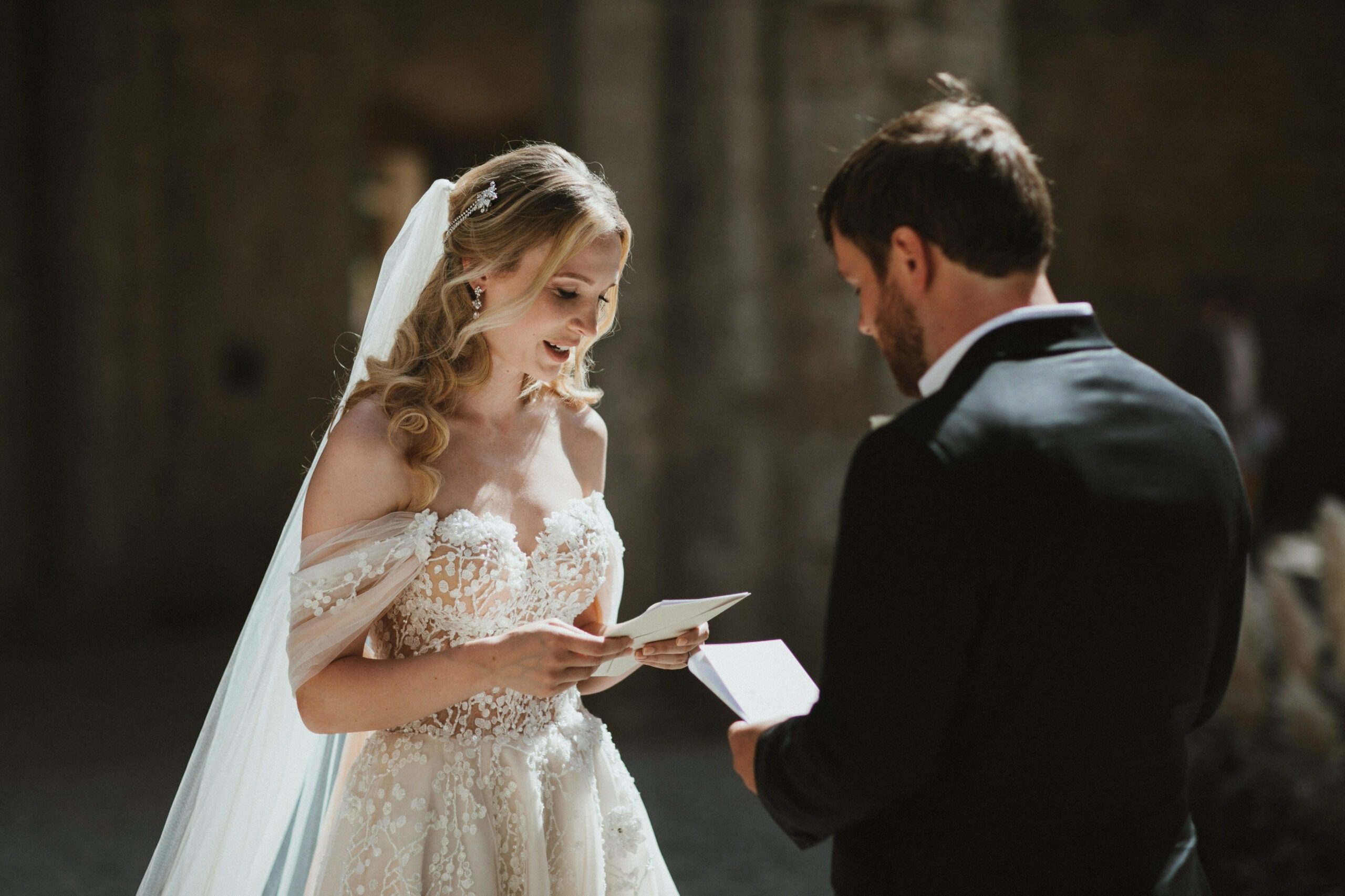A bride reads her vows in a Tuscan church, BeA, Al fresco Wedding