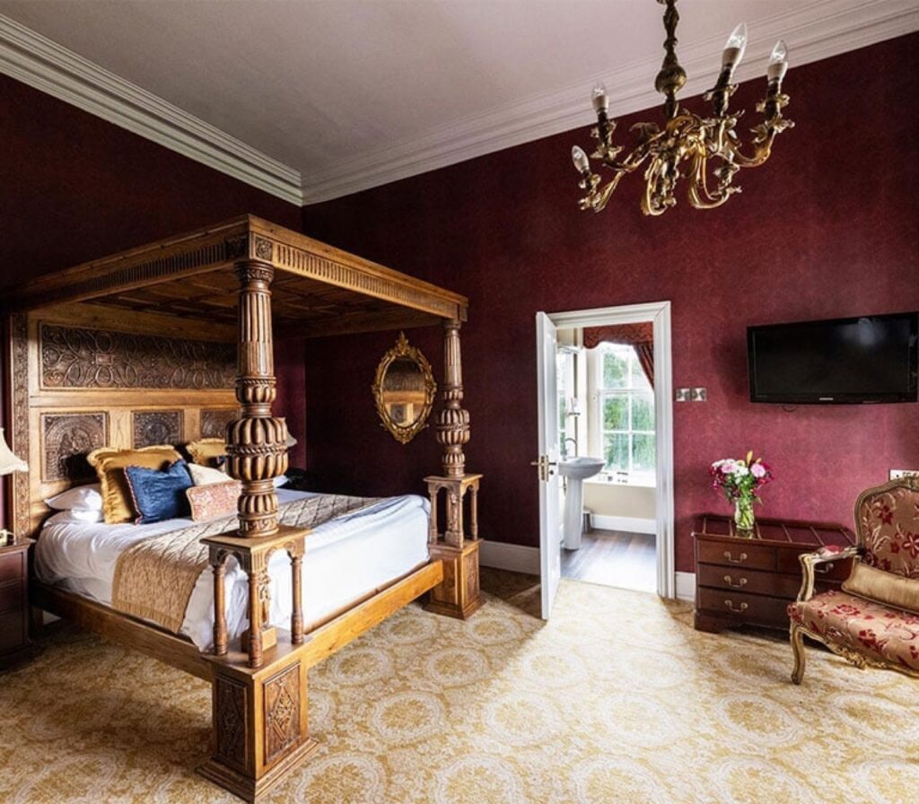 Manor Rooms
