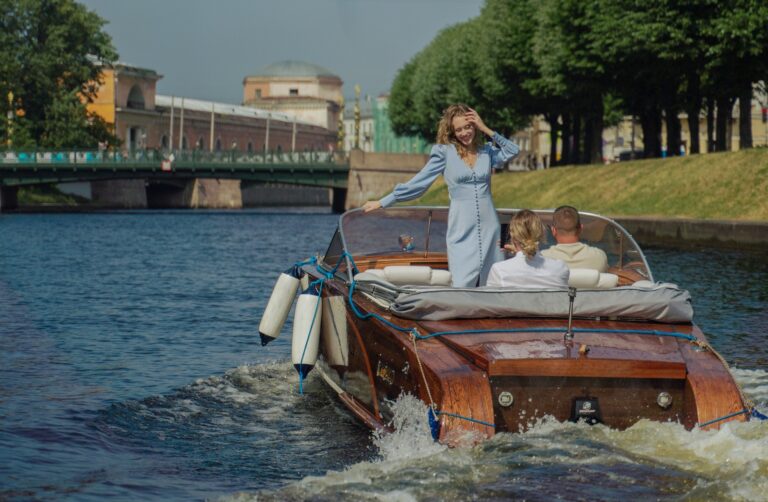A couple on a boat tour of the city canals, Belmond Grand Hotel Europe