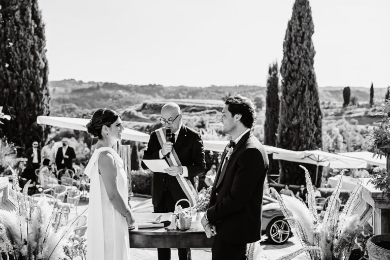 Vows exchanged on the terrace, Borgo Bucciano