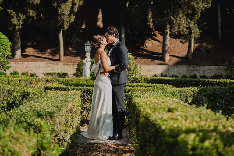 A couple among the clipped hedges of the Italian garden, Borgo Bucciano