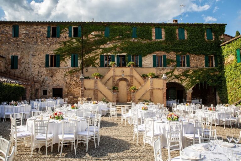 A Long Table at Golden Hour, Borgo di Recenza