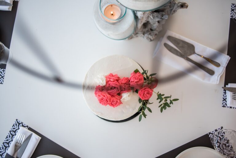 Table setting with a rose on the plate, seen from above, Paros, Bright Blue Wedding And Events