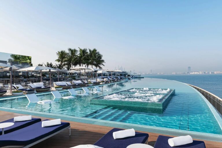 Terrace infinity pool with jacuzzi and sun loungers, Burj Al Arab Jumeirah