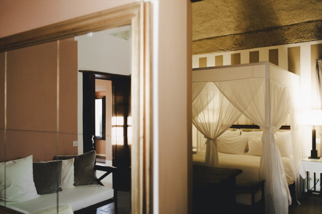 Four-Poster Suites