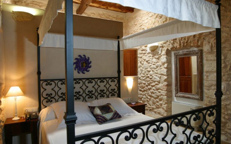 A rural room in the traditional house, Can Lluc Boutique Country Hotel