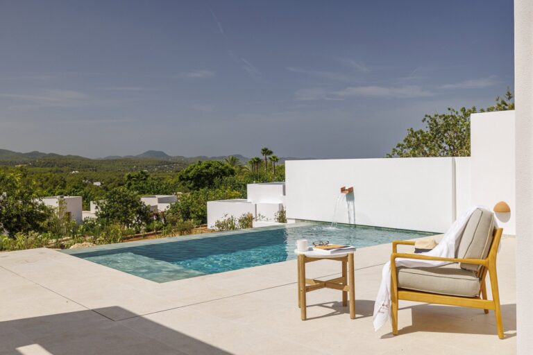 A villa with a private pool, Can Lluc Hotel