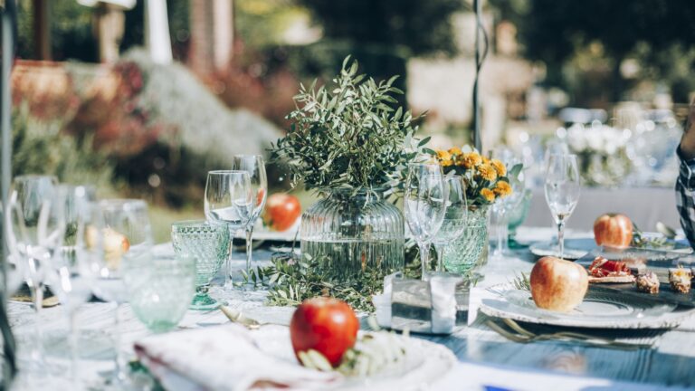 An outdoor table, dressed for the celebration, Can Riera de la Pineda