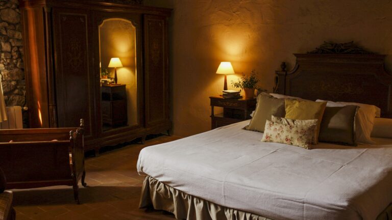 A bedroom in the masia, dressed with flowers, Can Riera de la Pineda