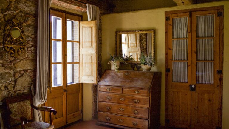 A study in the old house, Can Riera de la Pineda