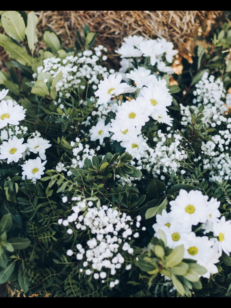 A wedding arrangement in white, Can Riera de la Pineda
