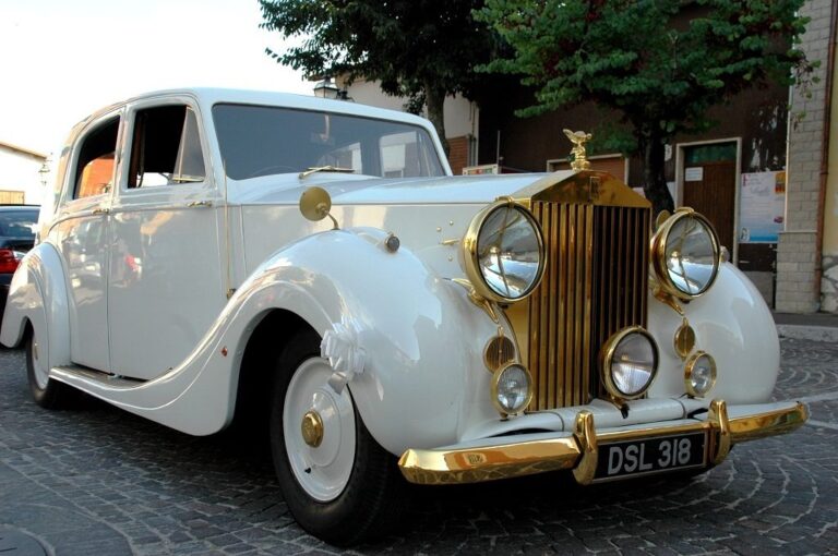 Rolls-Royce Silver Wraith with gold grille and lamps, 1947, Canestri Autonoleggi, Car Hire Italy