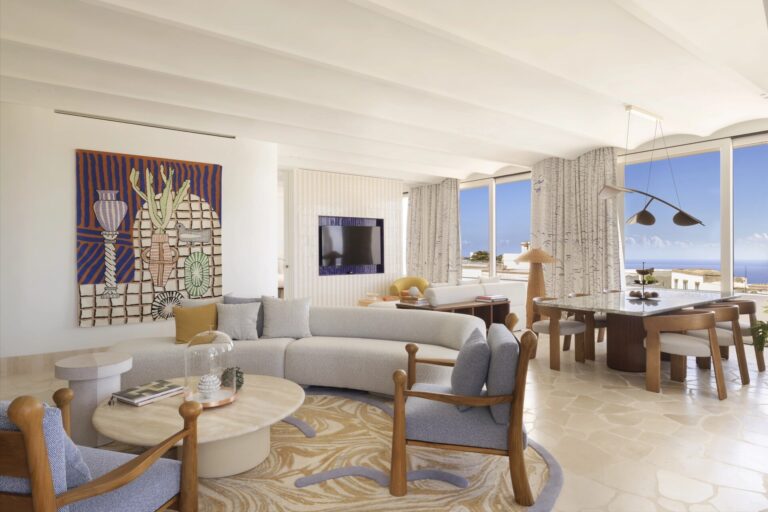 Suite lounge and dining area, Capri Palace Jumeirah