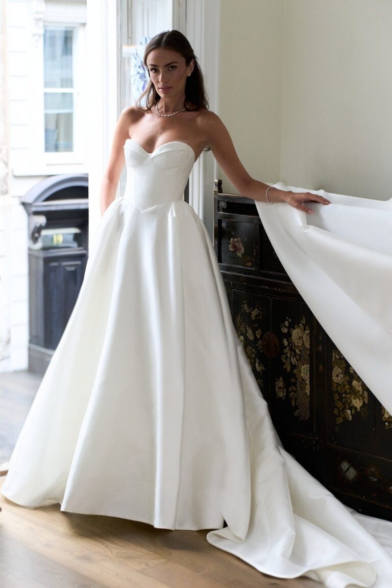 The Electric Iris gown with a long train, Fleur d'Amour collection, Caroline Castigliano