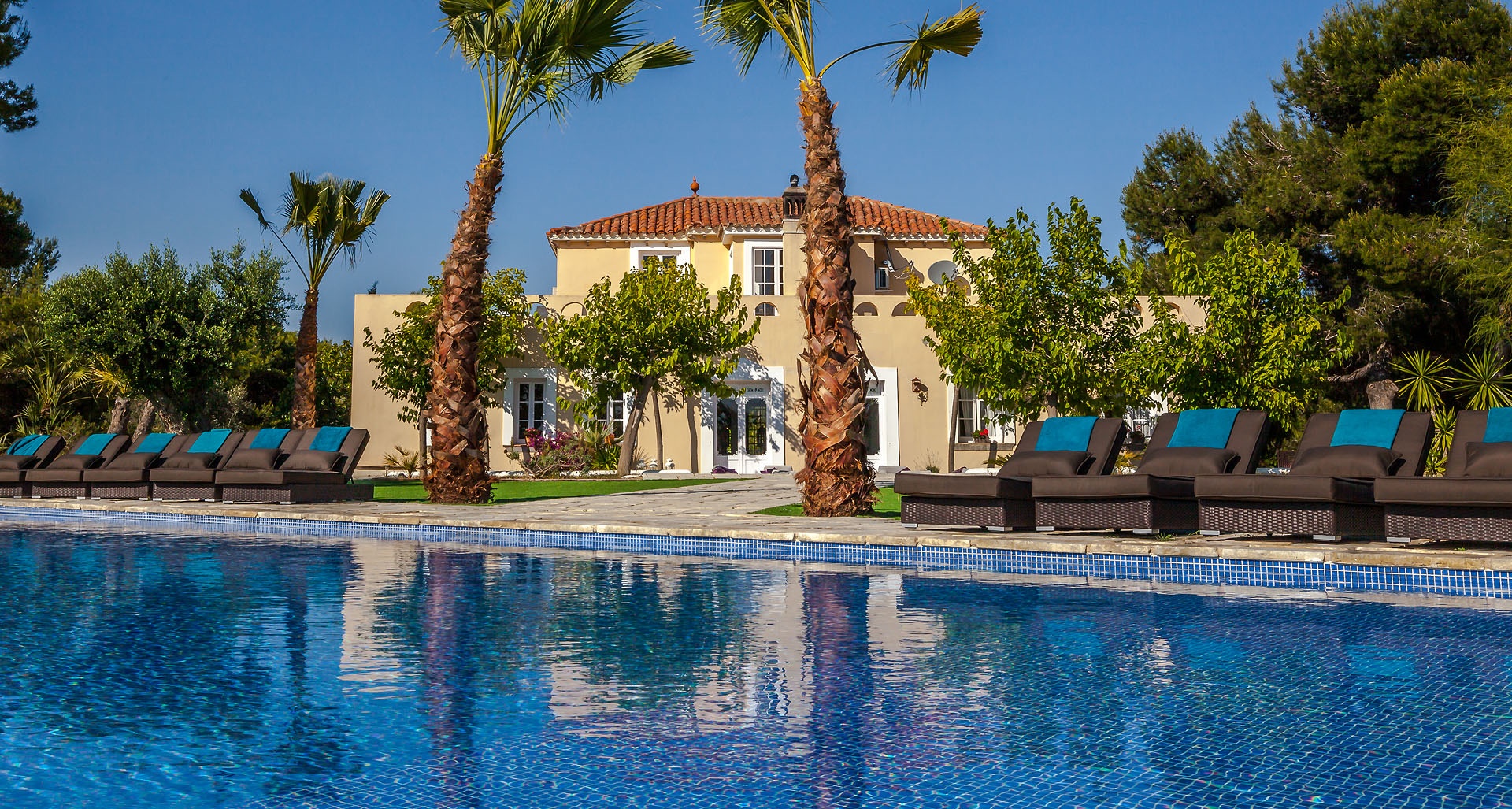 The infinity pool, over the national park, Casa Nova Estate