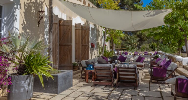 The covered terrace and lounge, Casa Nova Estate