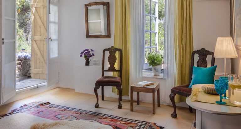 A bedroom in the main house, Casa Nova Estate