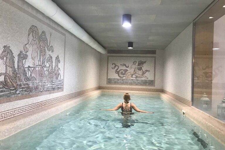 The spa pool, Castel Brando