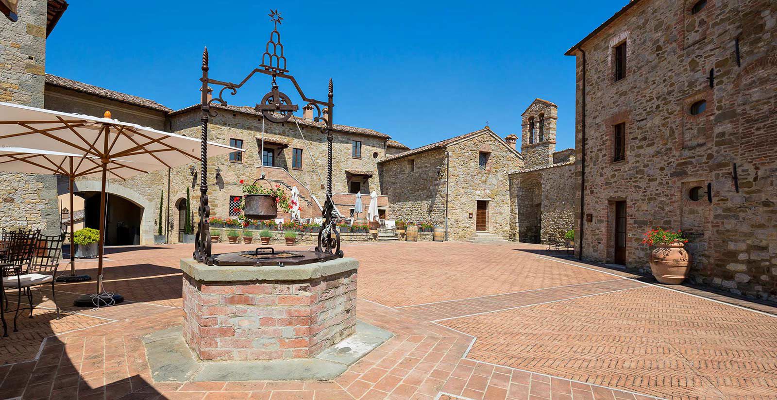 The medieval piazza with its well, Castel Monastero