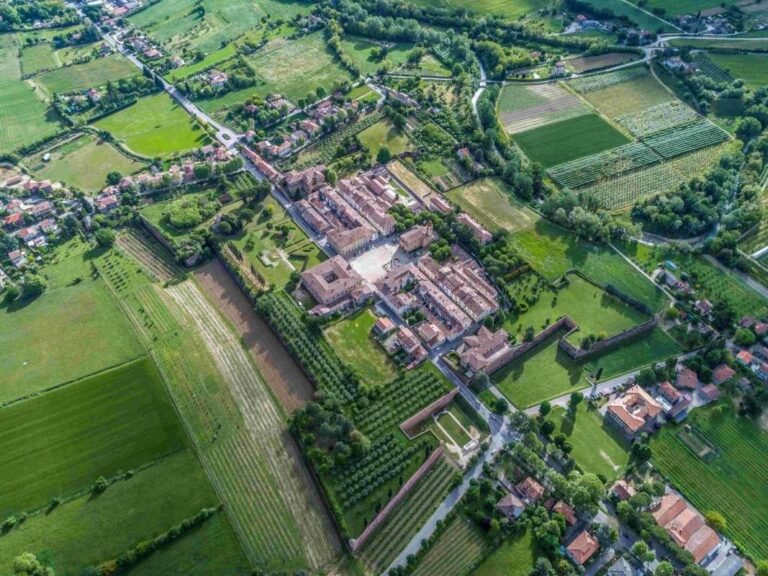 The fortified town of Terra del Sole from above, Castello del Capitano delle Artiglierie