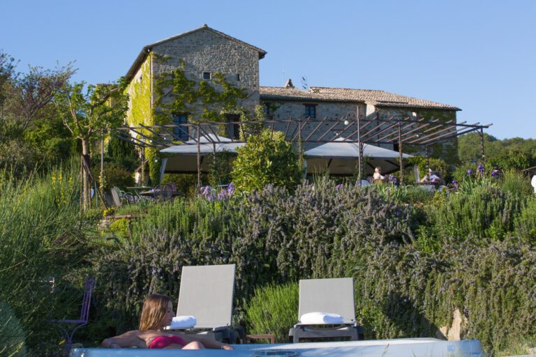 The Outdoor Jacuzzi, Assisi Below, Castello di Petrata