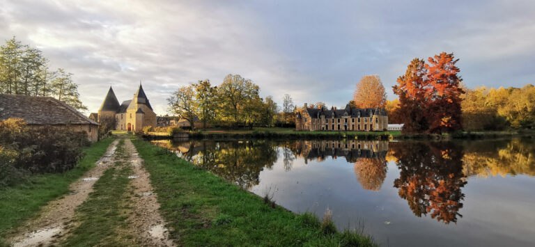 The estate seen across the water in autumn, Château de Chéronne