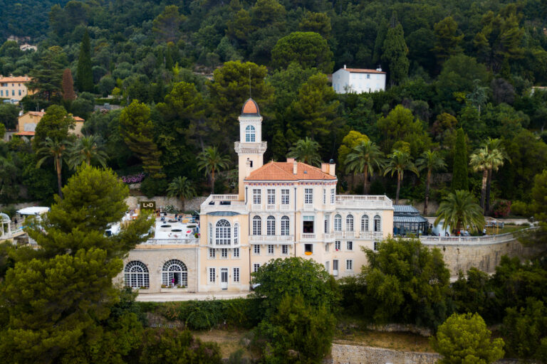 The château and its tower above the gardens, Chateau Saint Georges