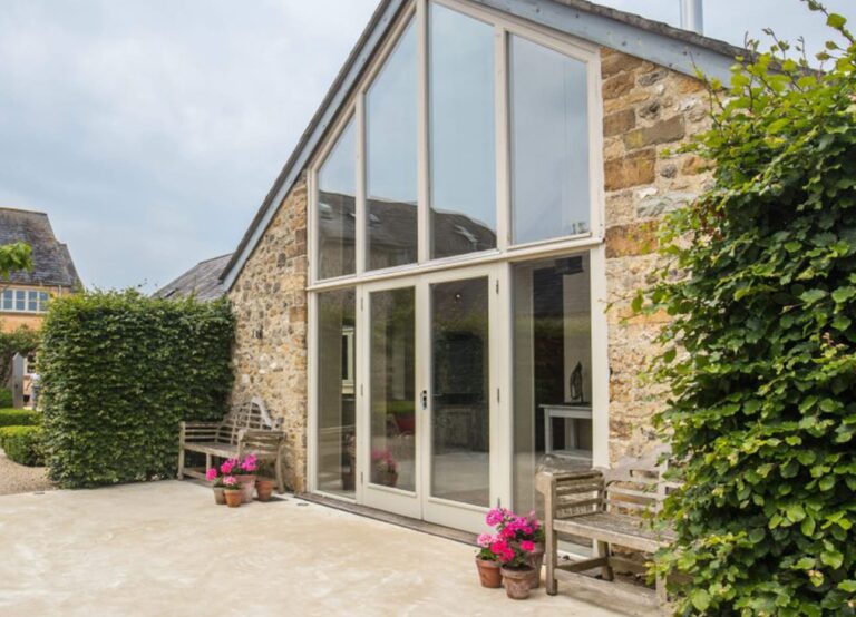 Baqueira house and its courtyard, Chedington Grange