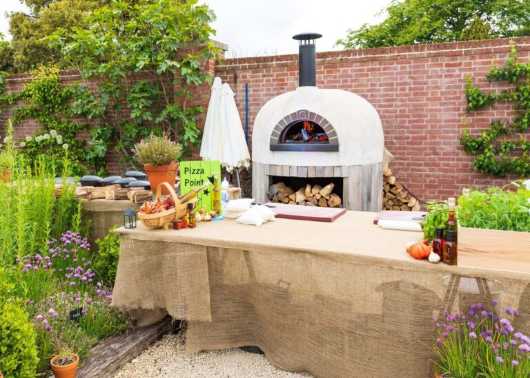 Relaxed catering in the Walled Garden, pizza and prosecco, Chewton Glen Hotel & Spa