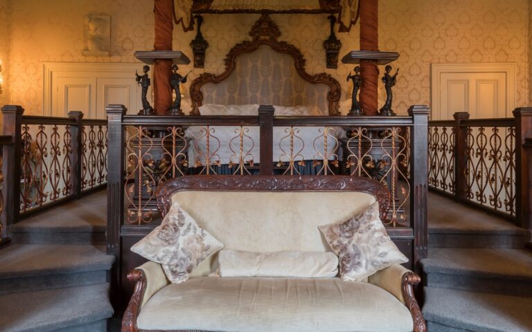 A bedchamber with a gallery and a sofa, Coombe Abbey