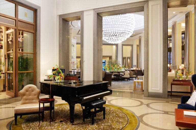 The lobby at Corinthia London