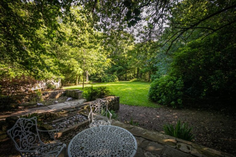 Sleeps 30