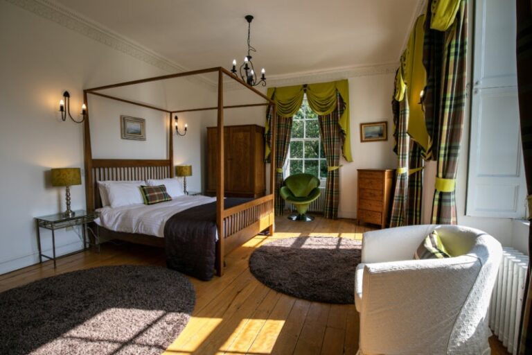 A four-poster guest room, Cortes House