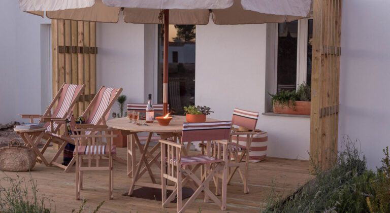 House terrace with table and deck chairs, Craveiral Farmhouse
