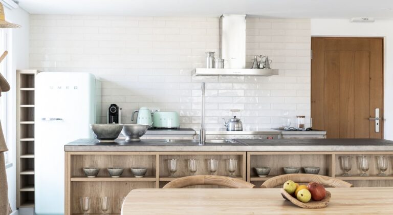 Kitchen and dining area, Craveiral Farmhouse