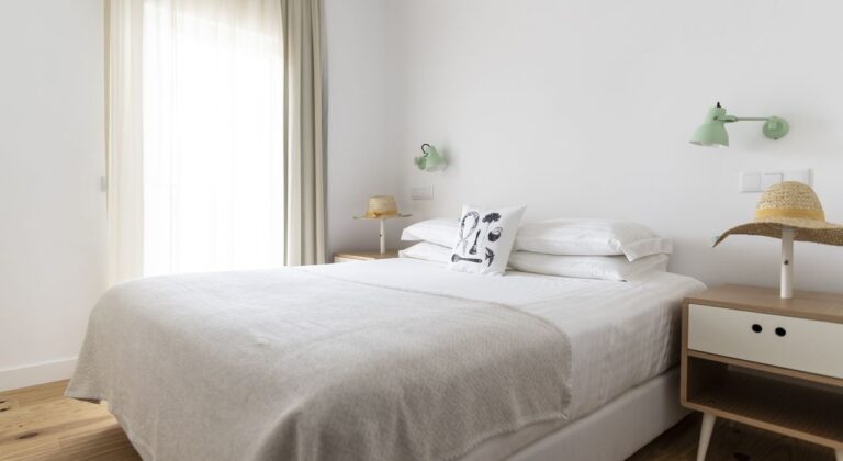 Twin bedroom, Craveiral Farmhouse
