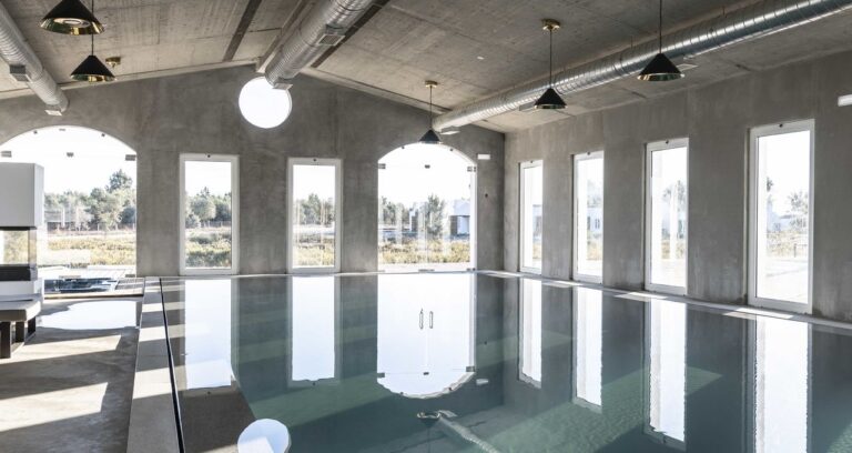 Indoor pool, Craveiral Farmhouse