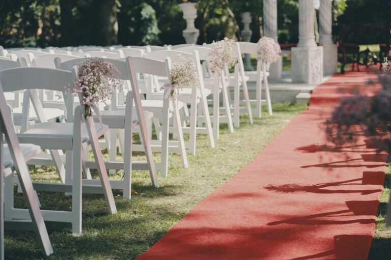 The red-carpet aisle with white chairs and gypsophila posies, Creeksea Place