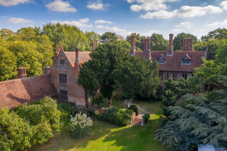 The house, chimneys, gardens and lawns from above, Creeksea Place